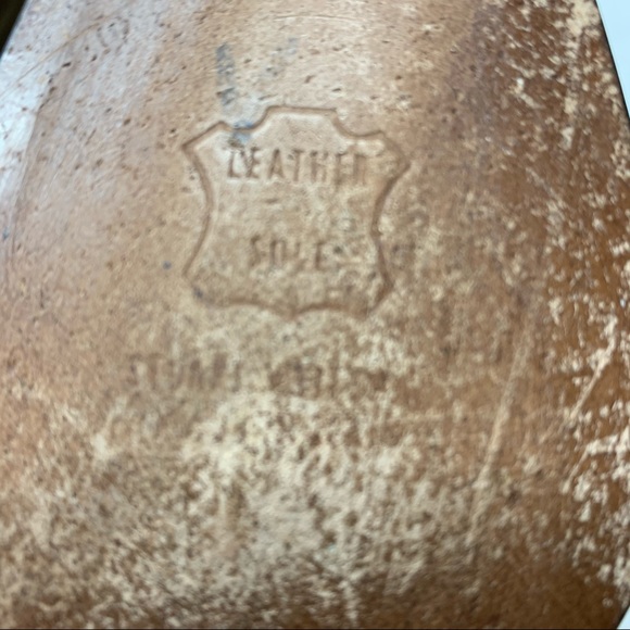 Stuart Weitzman leather gold chain pumps NARROW SIZE - Picture 11 of 12